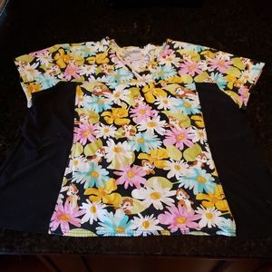 Disney Women's Scrub Top Size 2X-Large Chipmunks